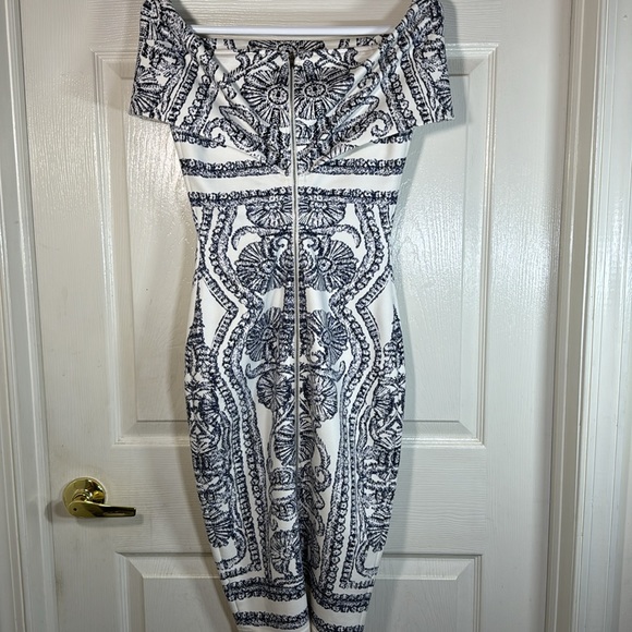 Elliatt Elements Dress Off Shoulder Size Small Bodycon - Picture 5 of 10